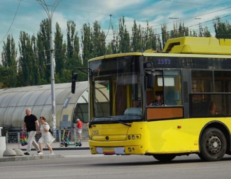 52 автобус Київ: надійний зв'язок між Корчуватим та центром